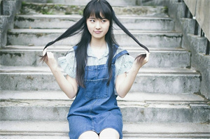 在平原上骑行的自由